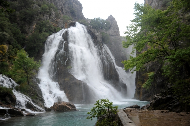 Uçansu Şelalesi