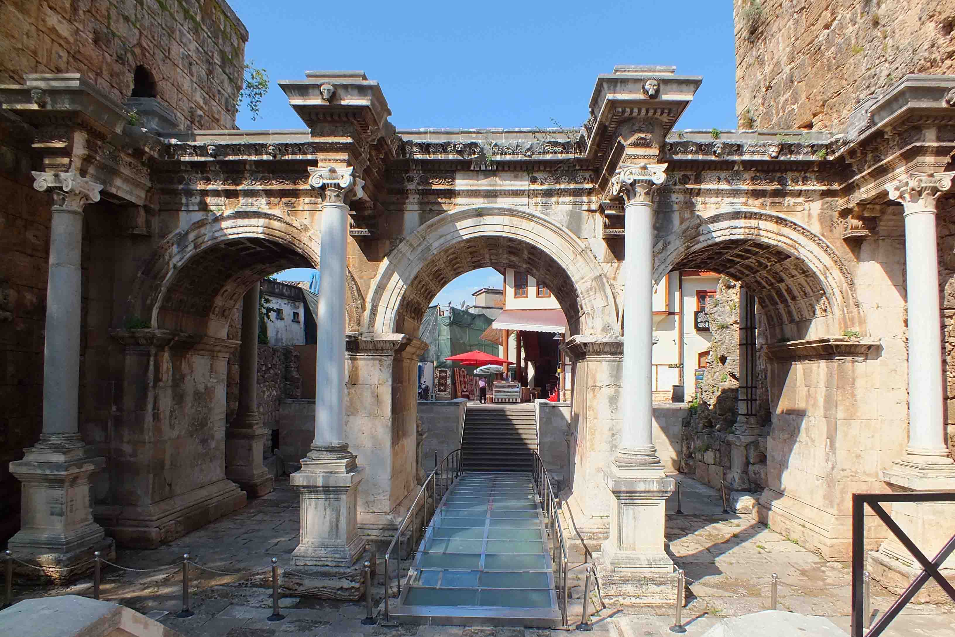 Hadrian Kapısı