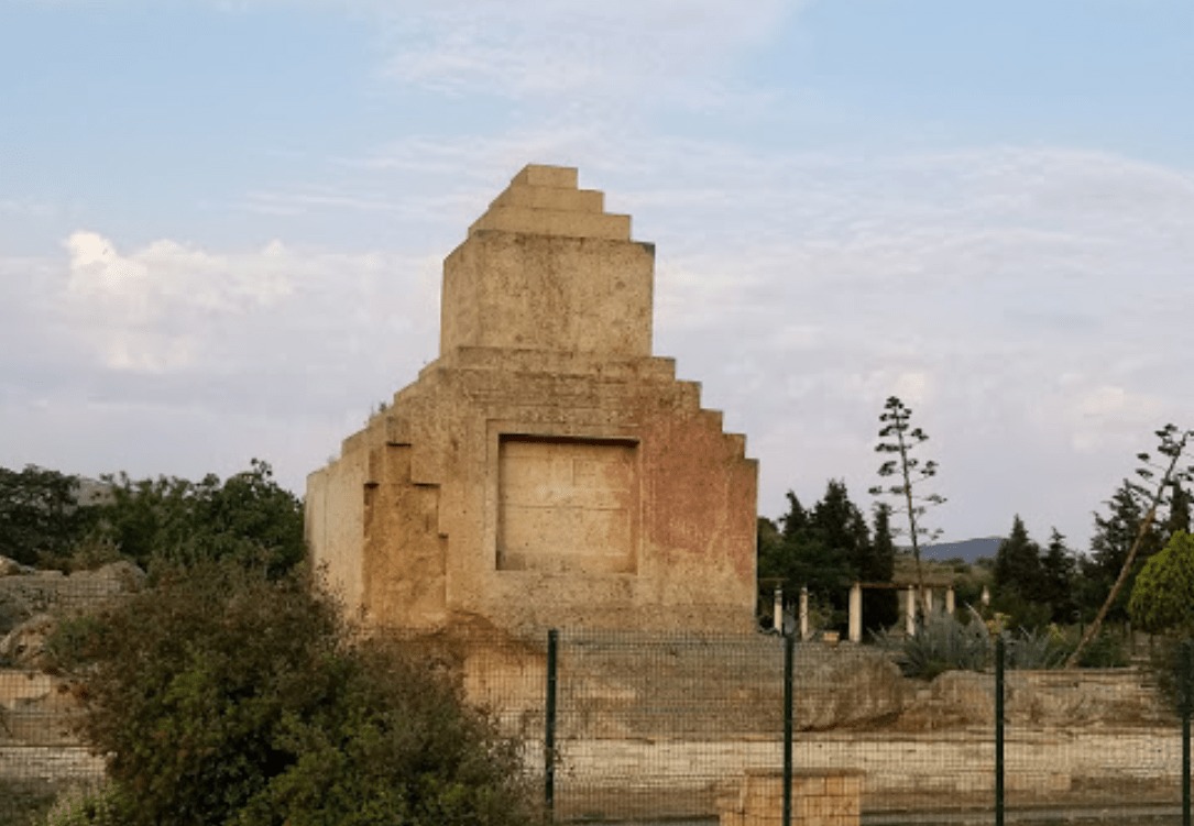 Pers Mezar Anıtı