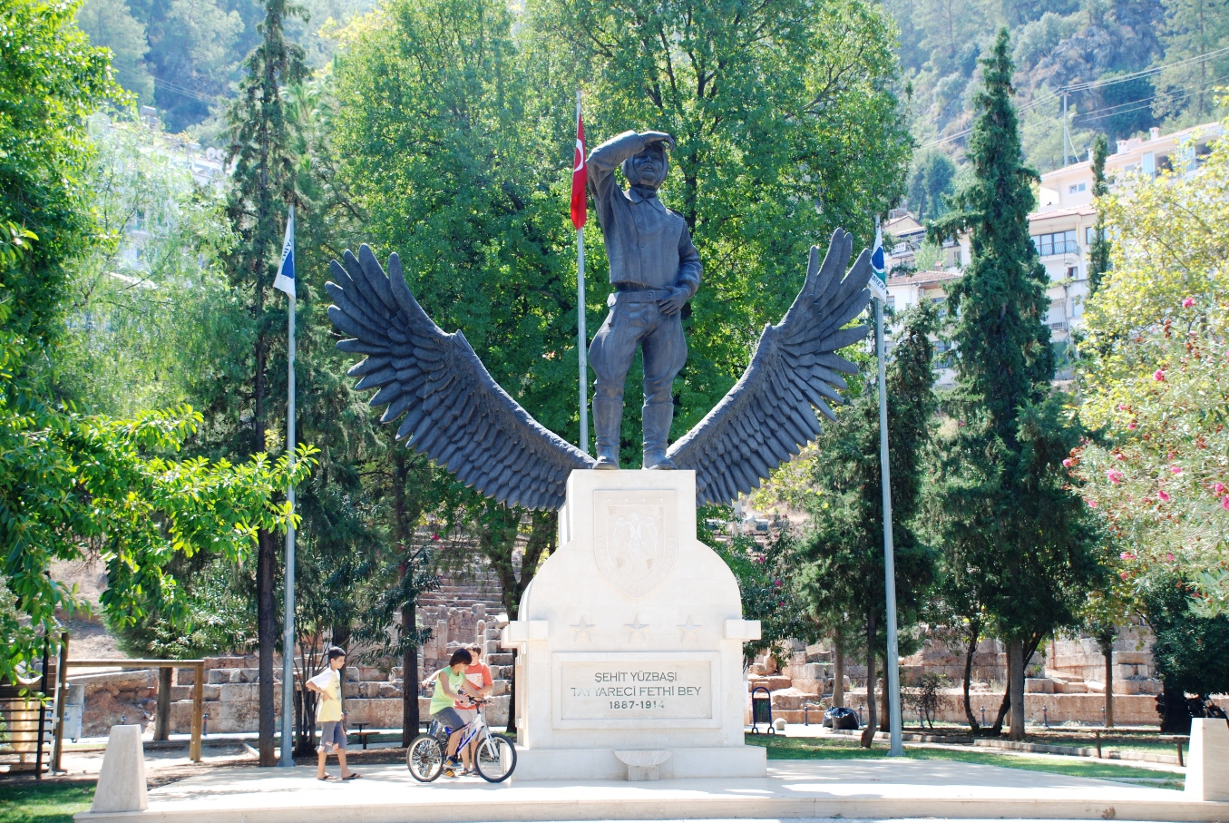 Şehit Fethi Bey Parkı